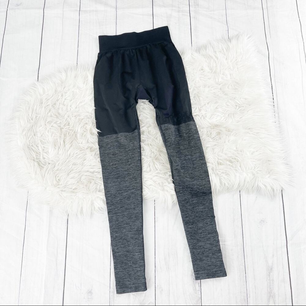 Gymshark Women's Two Tone Seamless Black Legging Sizeโ XS